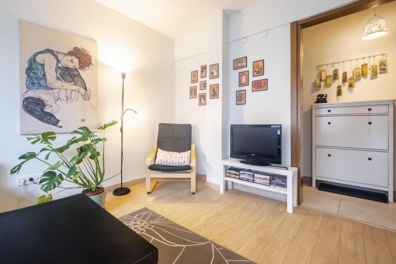 Flat With Balcony Near Bull Statue In Kadikoy Leilighet Istanbul Eksteriør bilde