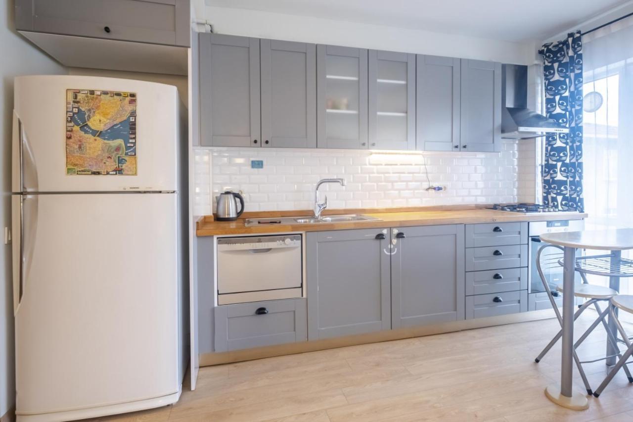 Flat With Balcony Near Bull Statue In Kadikoy Leilighet Istanbul Eksteriør bilde