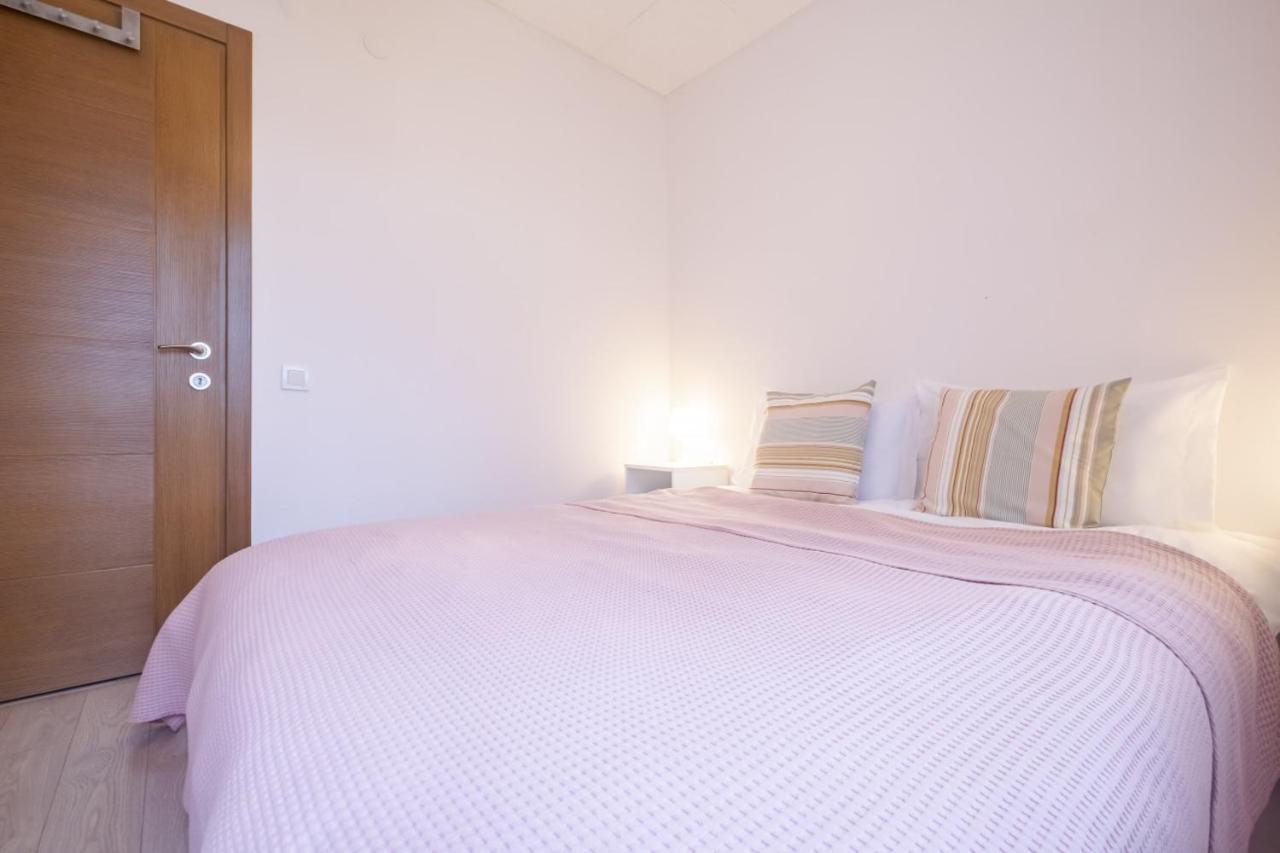 Flat With Balcony Near Bull Statue In Kadikoy Leilighet Istanbul Eksteriør bilde