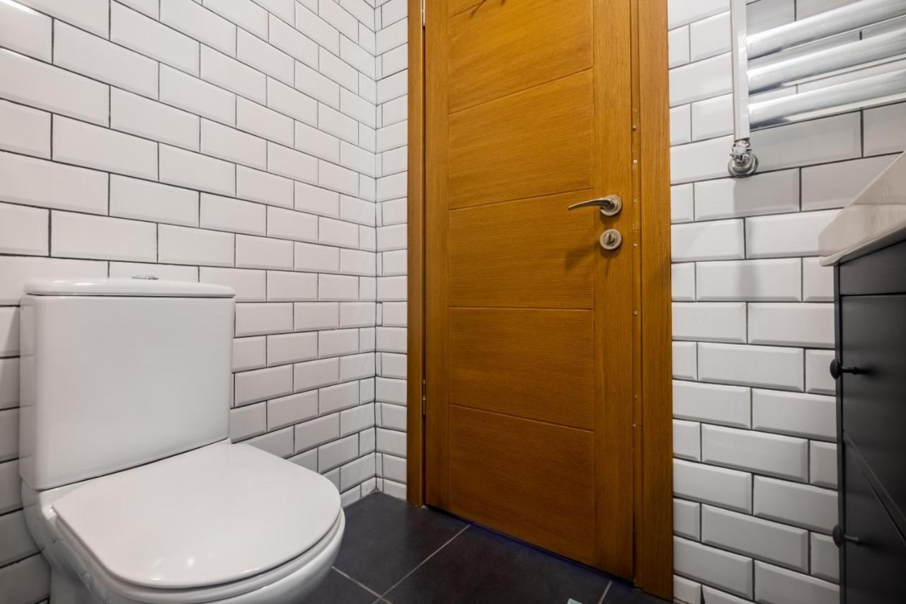 Flat With Balcony Near Bull Statue In Kadikoy Leilighet Istanbul Eksteriør bilde
